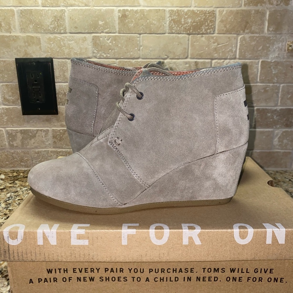 Toms Desert Wedge Taupe Suede